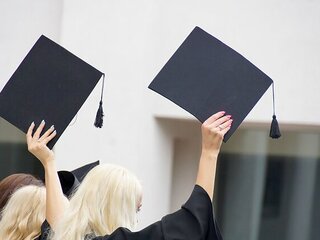 Premijos gabiems abiturientams ir jų mokytojams – investicija į žinias ir ateitį!