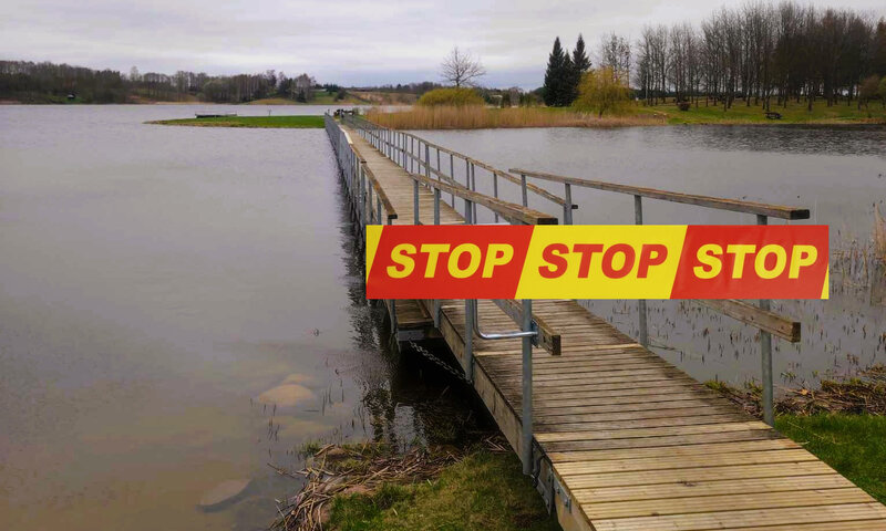 Išmontuojamas pontoninis tiltas į marių salą „Uošvės liežuvis“