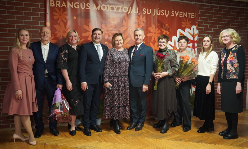 Padėkos vakaras švietimo bendruomenei – gausybė padėkų ir sveikinimo žodžių