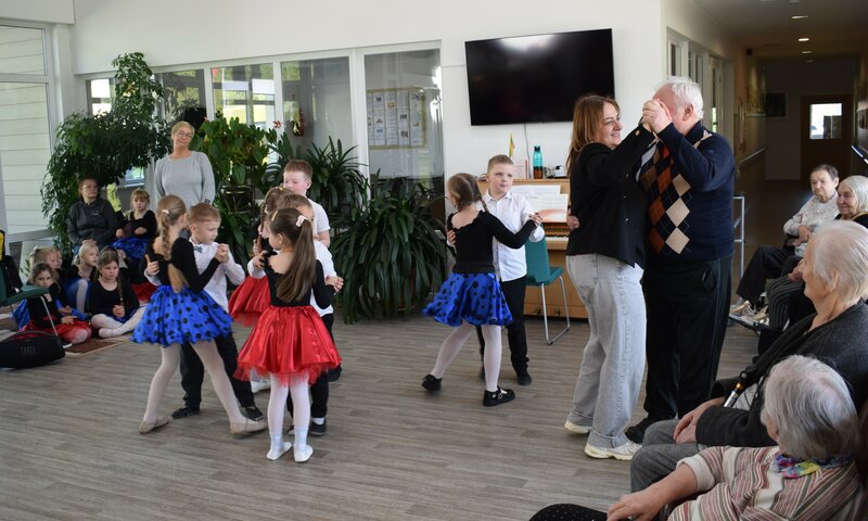 Socialinė iniciatyva – išvyka į Subačiaus senelių globos namus ir šventinis pasirodymas „Iš...