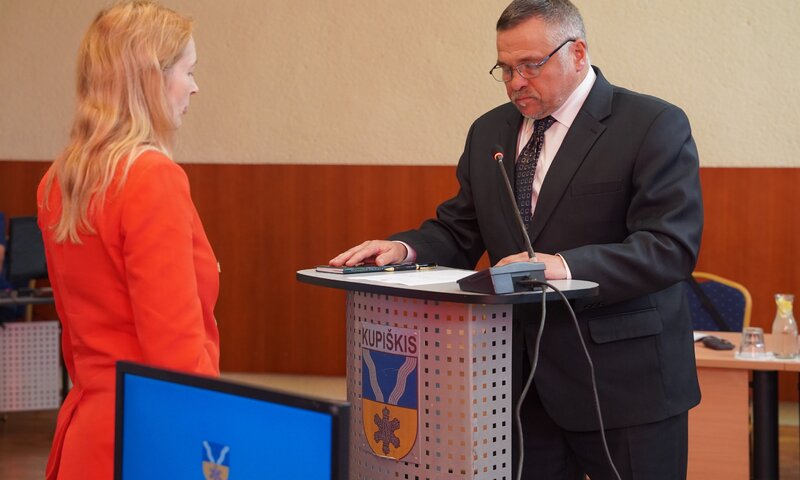 Kupiškio rajono savivaldybės taryboje prisiekė naujas narys Darius Baronas
