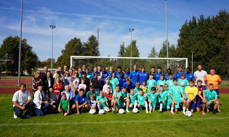 Paskutinę stovyklos „Futboliukas“ dieną – ypatinga dovana jauniesiems futbolininkams