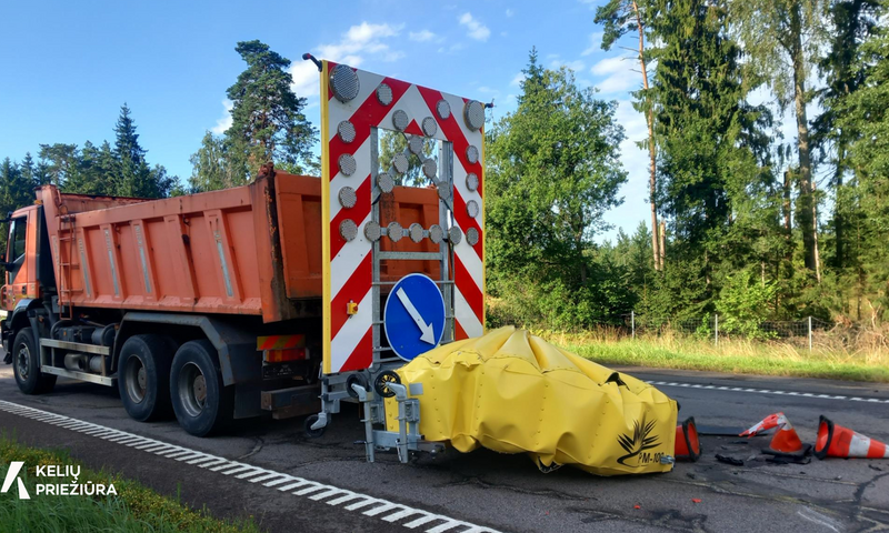 Apgadinti smūgio slopintuvai dar kartą įrodė savo paskirtį: kelininkai ragina neprarasti budrumo