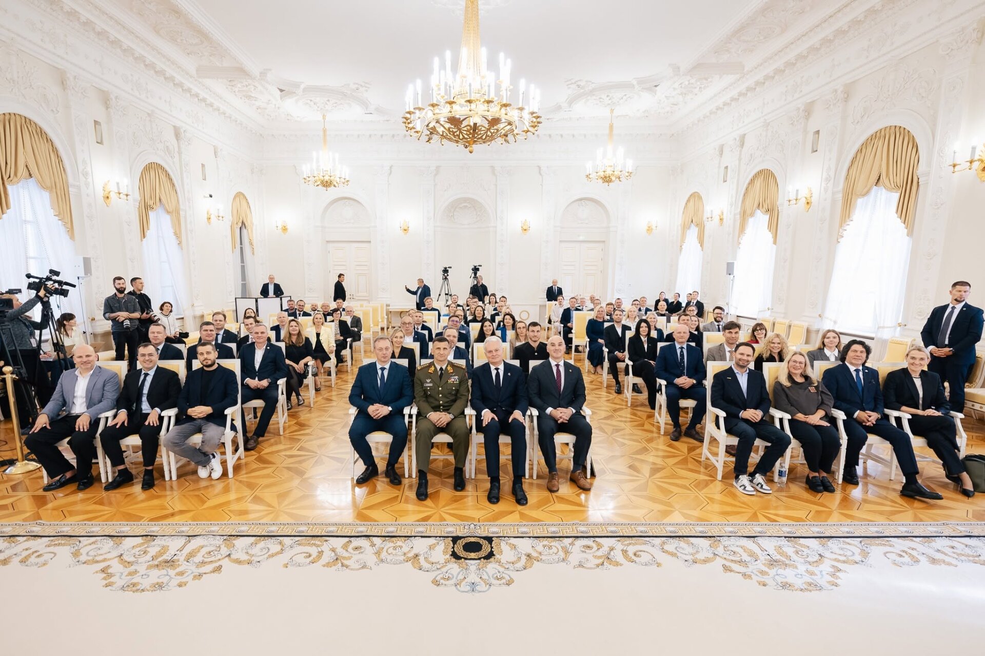 Visuotinei gynybai vienijasi organizacijos, galinčios sutelkti apie 400 tūkst. žmonių